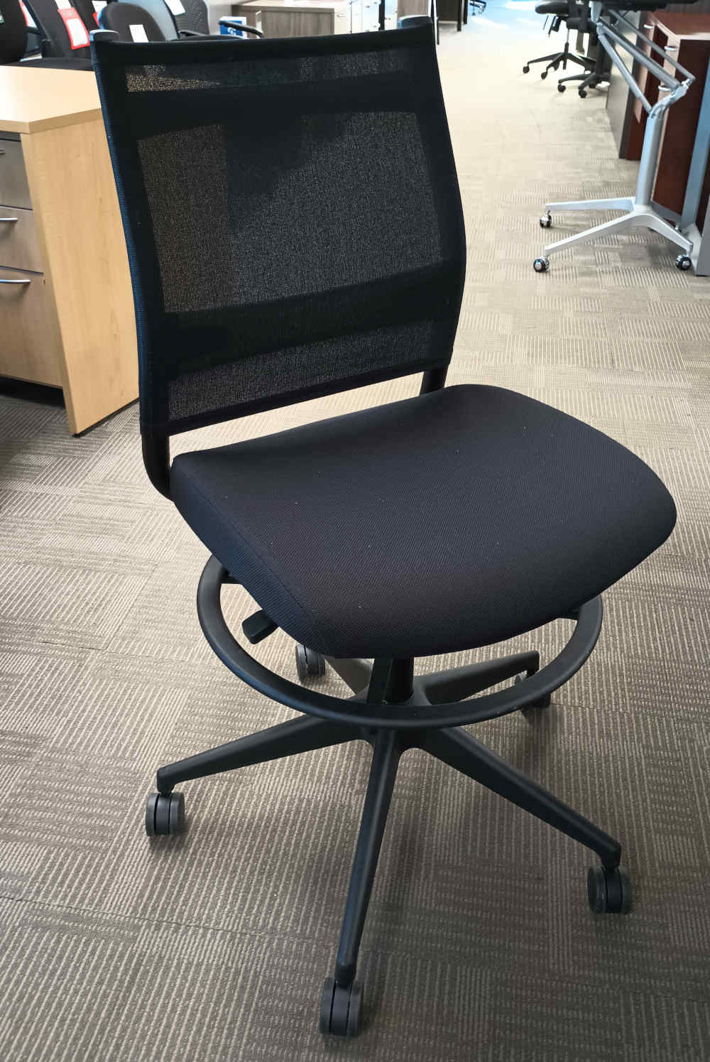 PRE-OWNED OFFICE CHAIR 