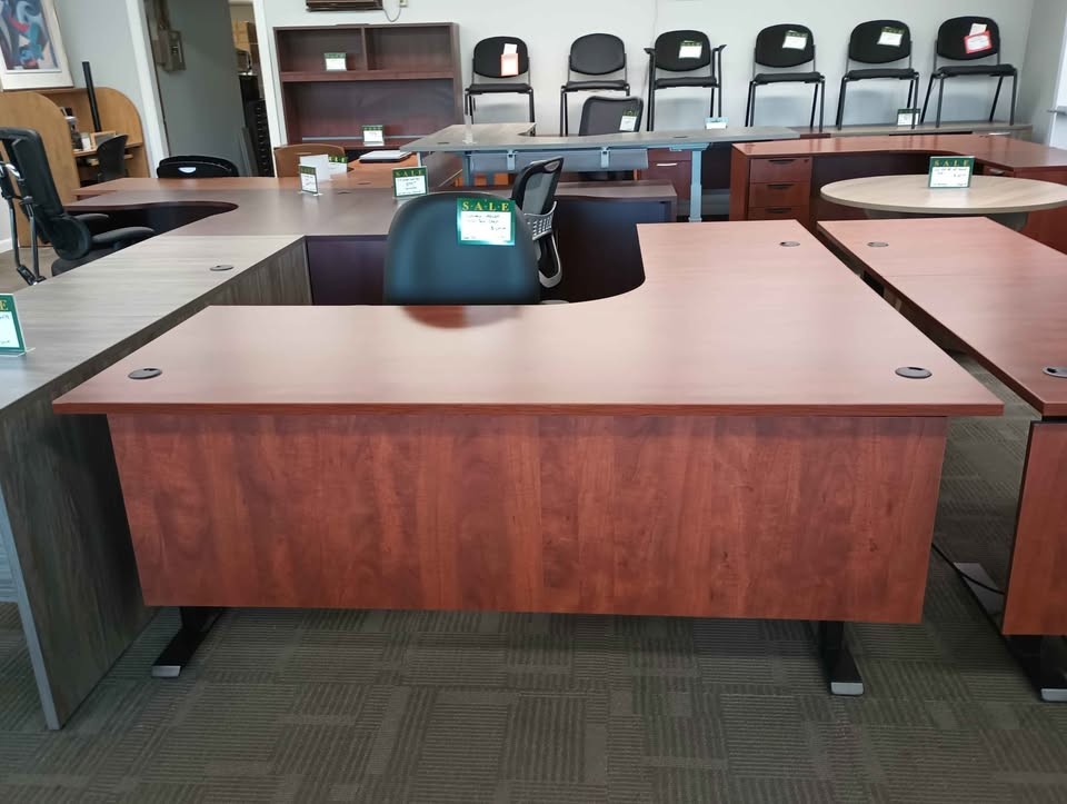 PRE-OWNED ELECTRIC HEIGHT DESK LEFT RETURN RADIUS CUT