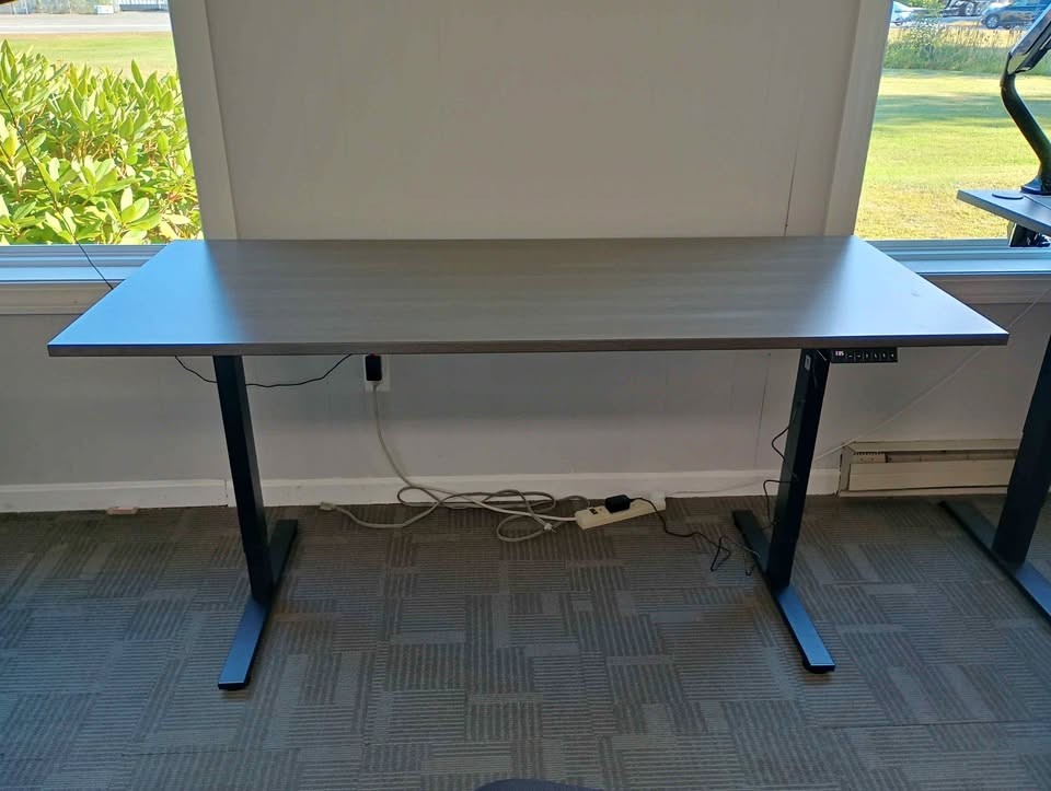ELECTRIC HEIGHT DESK 72"X29.5"