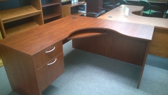 PREOWNED IOF 60X60 WAVE DESK